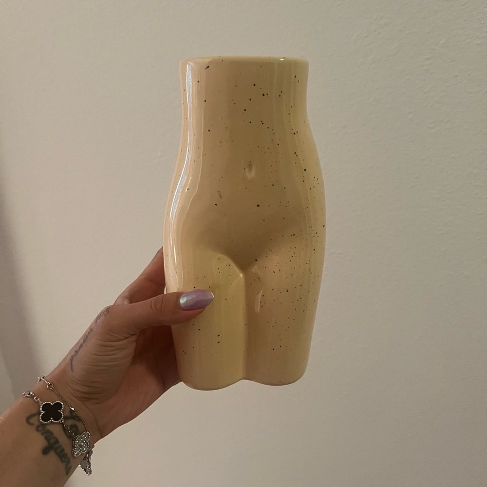 Butt Vase